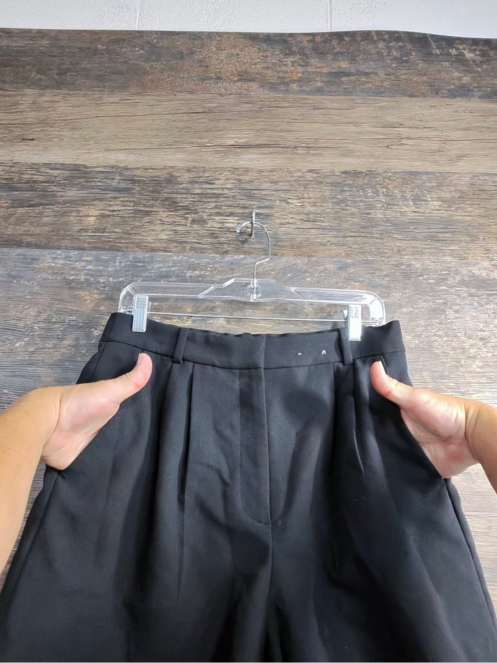 Abercrombie & Fitch Black High-Rise Tailored Shorts - Picture 6 of 10